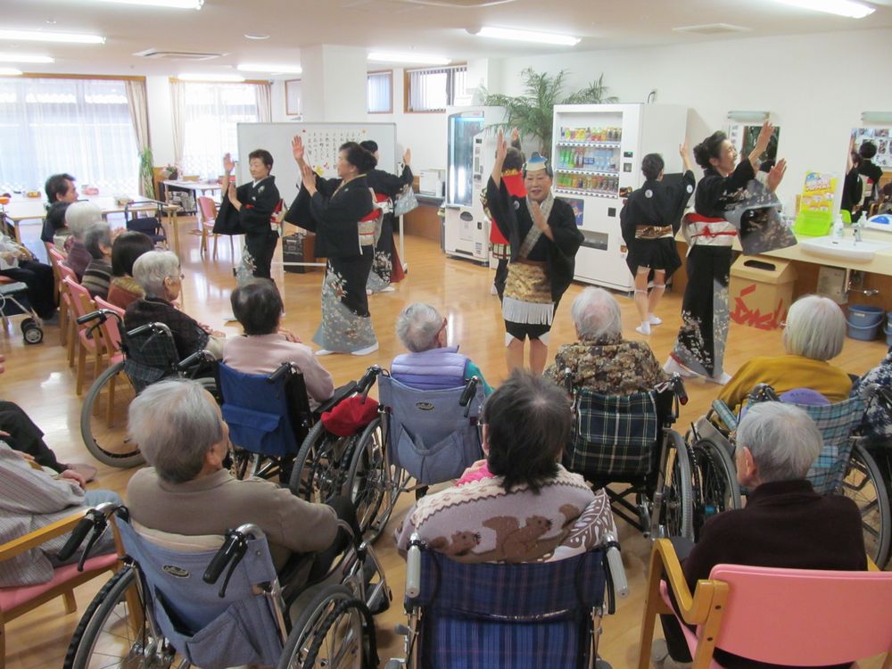 5月の日本舞踊イベントの一コマ